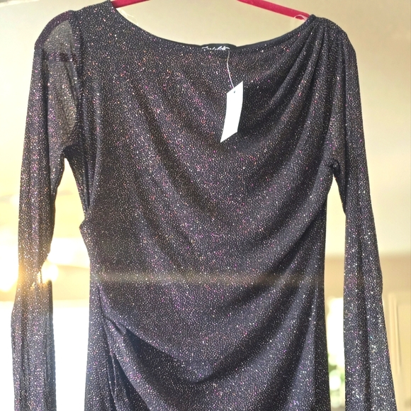 Black with glitter tiny gold dots long sleeves dress. Maxy size S- small. Maxidr - Picture 3 of 8